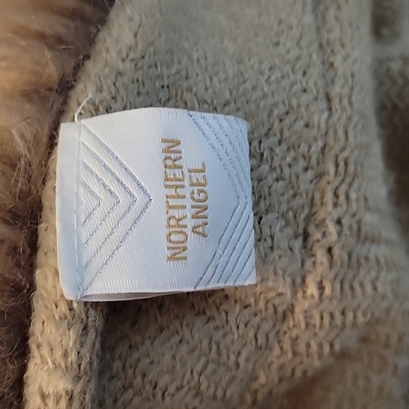 Northern Angel faux fur fringe sweater vest - Picture 4 of 4